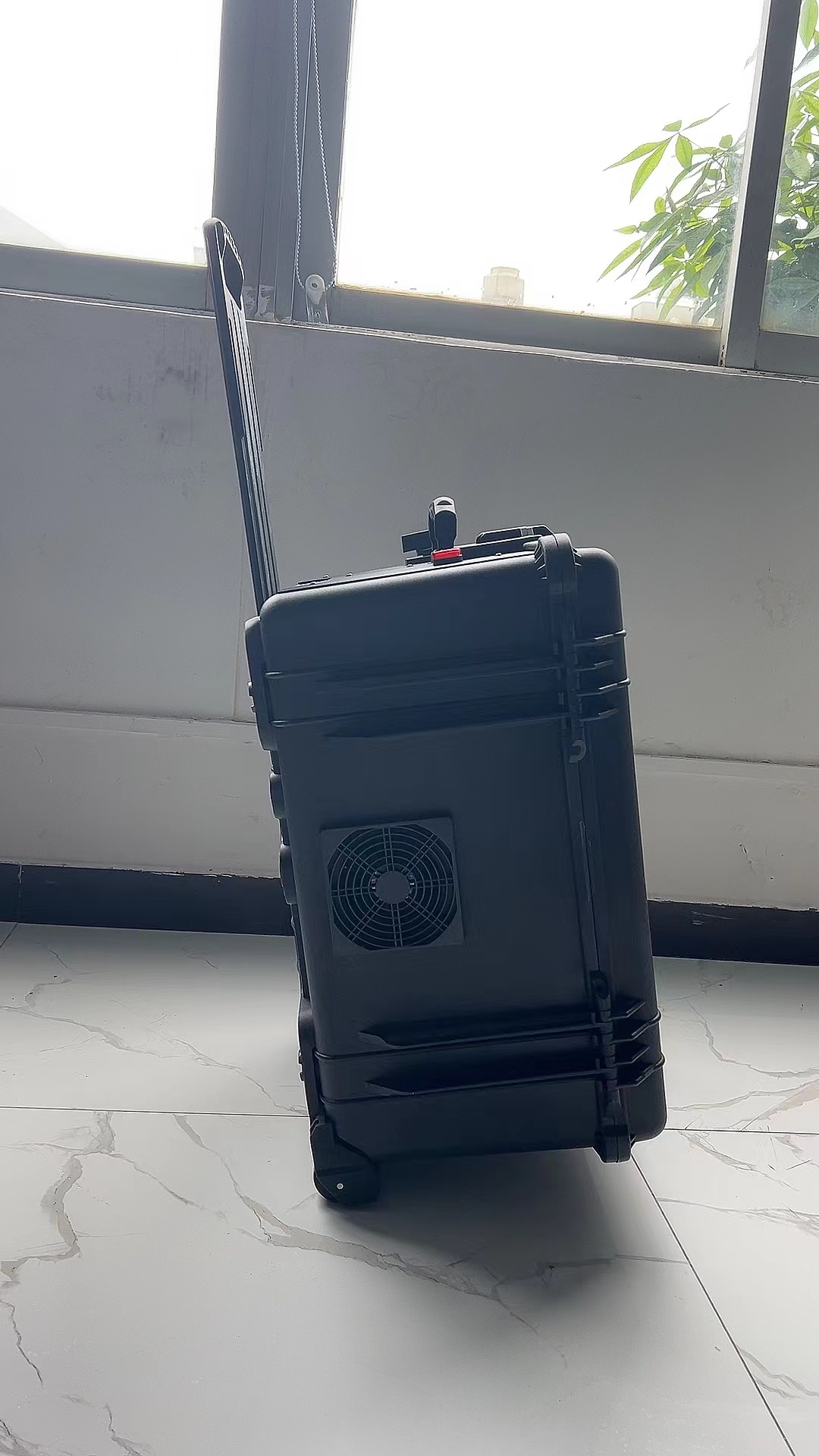 炉霍手拉箱型移动通信干扰器